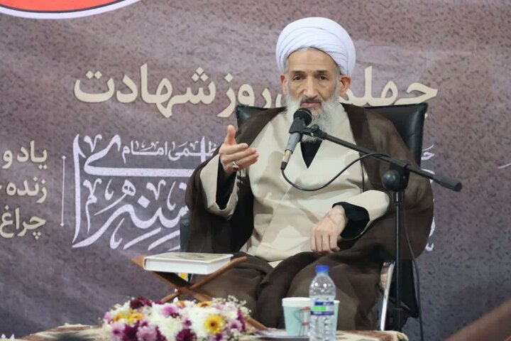 تصاویر / مراسم چهلم امام شهید در دانشگاه آزاد اسلامی مازندران با حضور نماینده ولی فقیه در استان مازندران