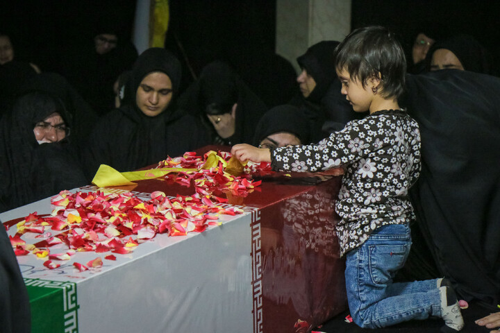 تصاویر/ مراسم وداع با پیکر مطهر طلبه شهید محمد توکلی در مدرسه علمیه فاطمی