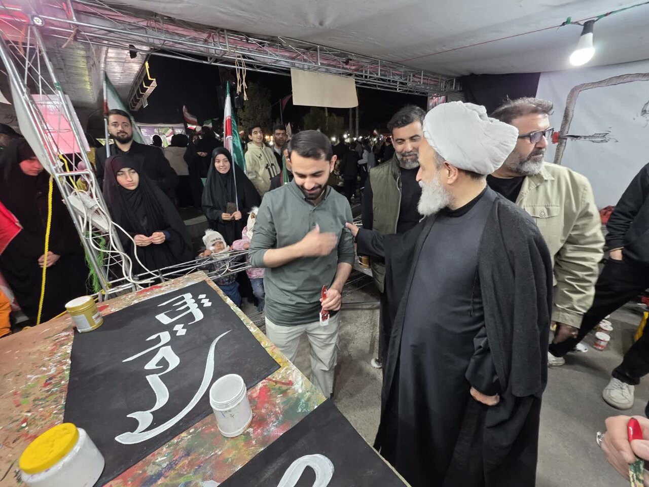 هنرمندان حماسه‌سرا باشند نه حماسه سوز
