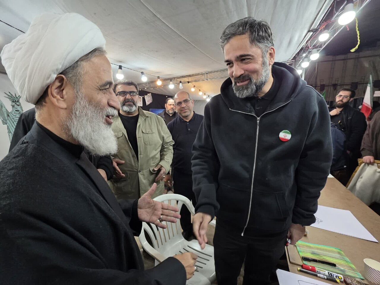 حضور حجت‌الاسلام والمسلمین پناهیان در موکب هنر و رسانه