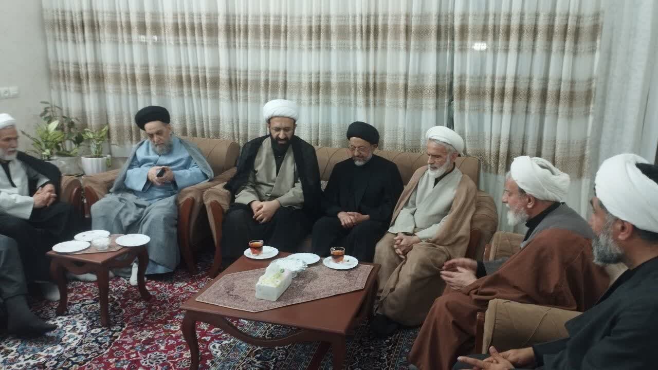 تقدیر از مدارس و مواکب فعال حوزوی کاشان و حضور در منزل خانواده شهید پاسدار شکاریپور