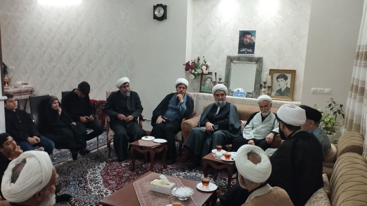 تقدیر از مدارس و مواکب فعال حوزوی کاشان و حضور در منزل خانواده شهید پاسدار شکاریپور