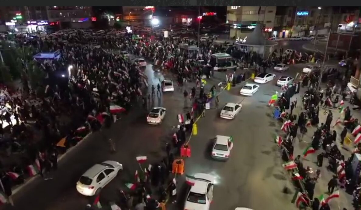 تصاویر هوایی از میدان آزادی کرمان در شب سی و هشتم
