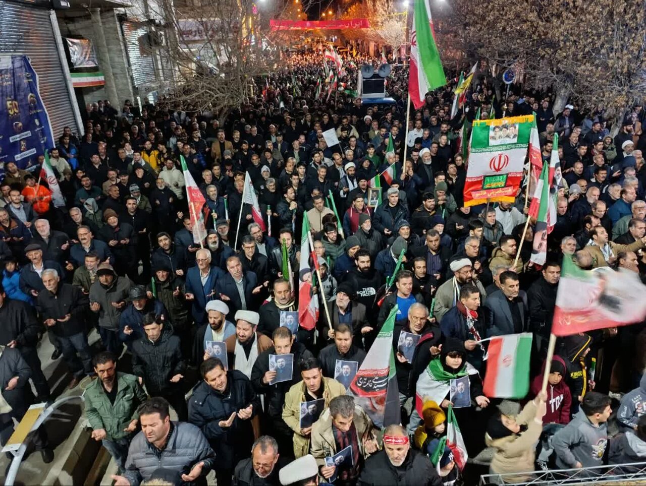 تصاویر/ ادامه تجمعات در تکاب در خونخواهی رهبر شهید انقلاب