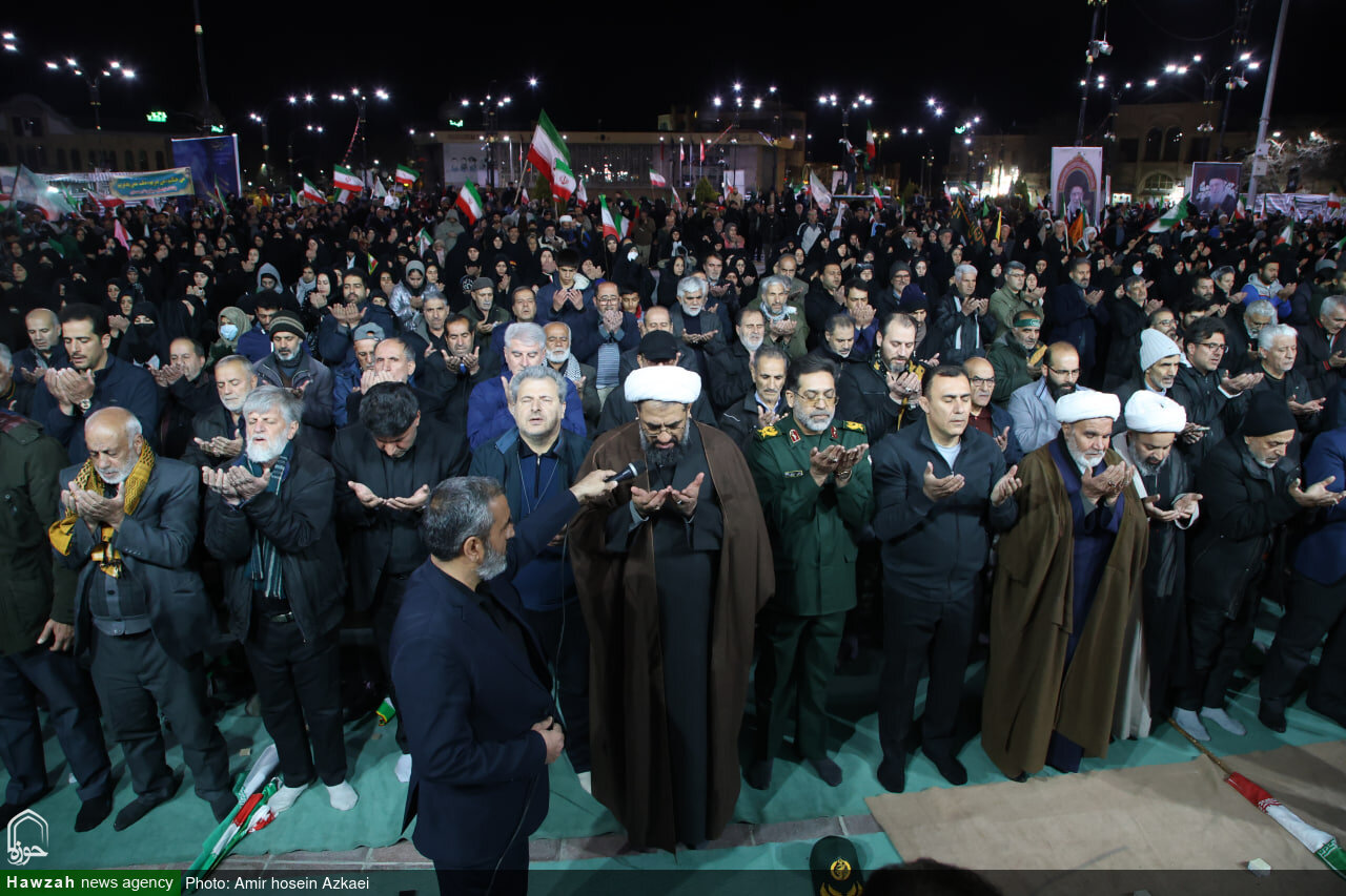 تصاویر /  اقامه نماز استغاثه به امام زمان(عج) در همدان