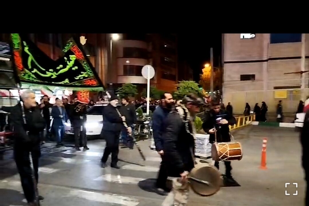فیلم| حضور دمام زنان اراکی در حسینیه شهدا
