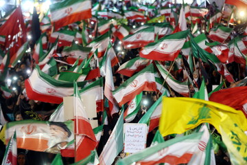 باید با قدرت در برابر متجاوز ایستادگی کنیم/ پیروزی ملت ایران در گرو وحدت حول محور رهبری است