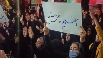 تصاویر / سی و نهمین شب حضور مردم غیور و جان برکف بادرود درحسینیه مرکز شهر