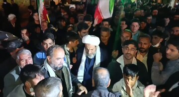 فیلم | نوحه سرایی امام جمعه کوهدشت در شب اربعین امام شهید