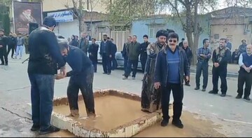 فیلم | گل مالی مردم خرم آباد در اربعین امام شهید