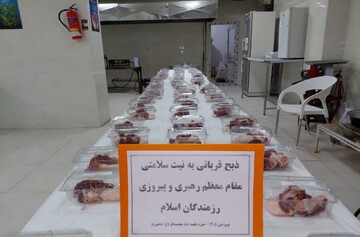 تصاویر/ ذبح قربانی به نیت سلامتی مقام معظم رهبری و پیروزی رزمندگان اسلام به همت طلاب شاهین دژ
