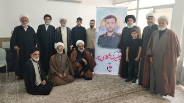 تصاویر/ دیدار کارکنان مدرسه علمیه آیت‌الله یثربی (ره) کاشان با خانواده‌های شهید شکاری‌پور و مرحوم حجت‌الاسلام باغستانی