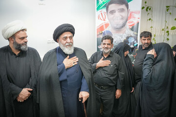 تکریم و تجلیل خانواده شهیدان احمدیان | تولیت مسجد جمکران: امام خامنه‌ای سیدالشهدای دوران غیبت کبری هستند