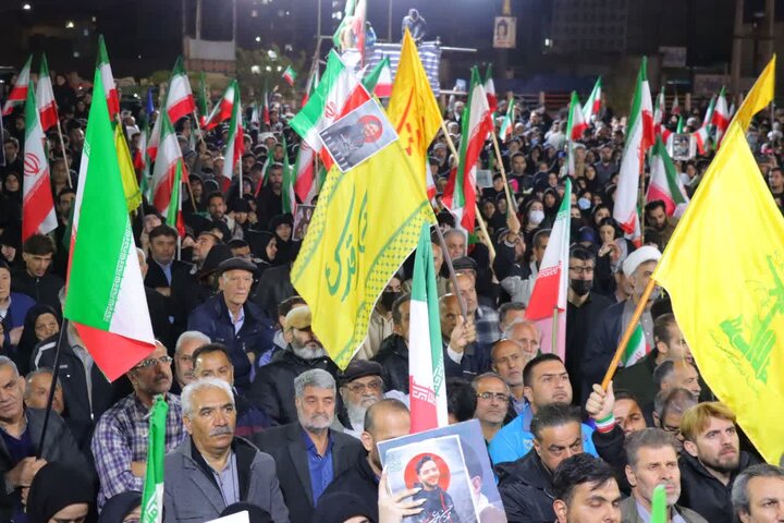 تصاویر/ قرار شبانه غیور مردان و شیرزنان اسلامشهری در حمایت از وطن در شب چهلمین روز شهادت رهبر انقلاب