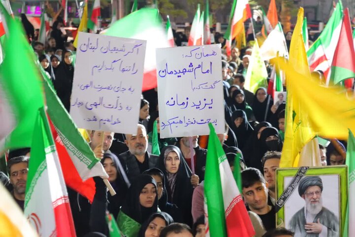 تصاویر/ قرار شبانه غیور مردان و شیرزنان اسلامشهری در حمایت از وطن در شب چهلمین روز شهادت رهبر انقلاب