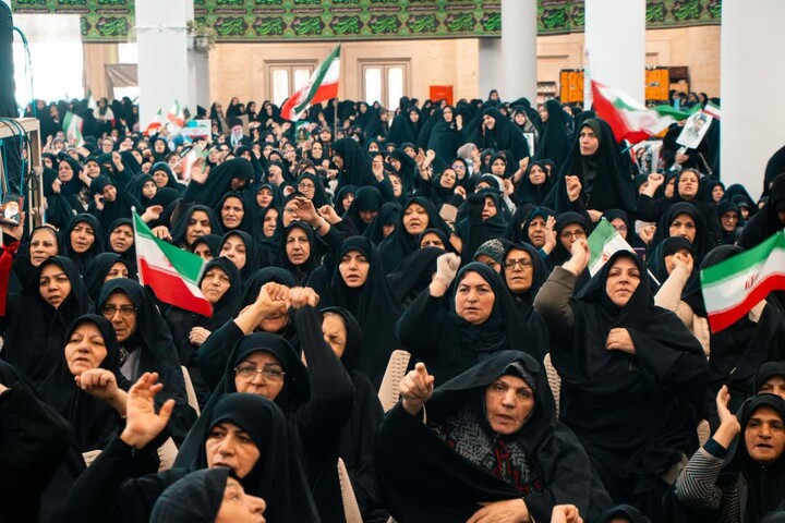 تصاویر | اجتماع باشکوه بانوان زنجانی در مصلای خاتم الانبیــاء ﷺ