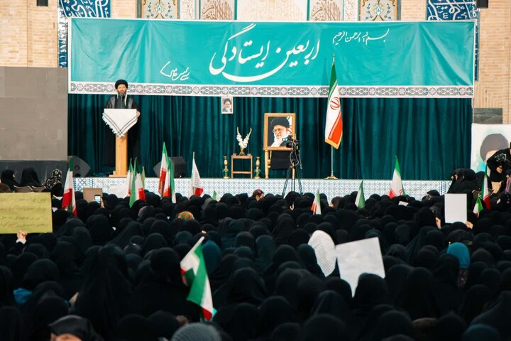 تصاویر | اجتماع باشکوه بانوان زنجانی در مصلای خاتم الانبیــاء ﷺ