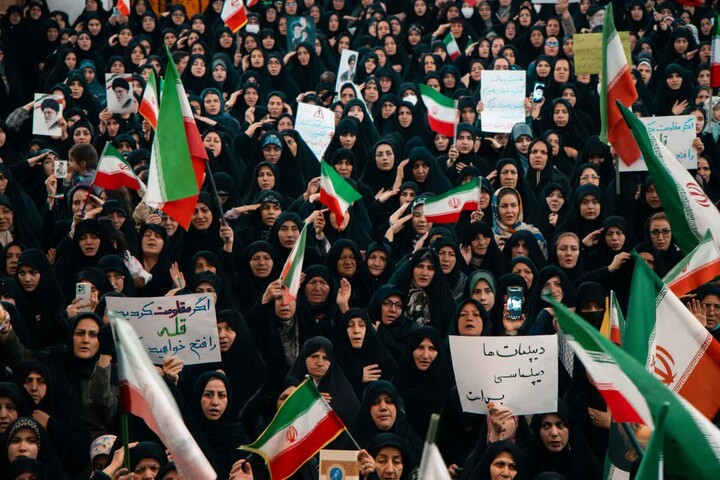 تصاویر | اجتماع باشکوه بانوان زنجانی در مصلای خاتم الانبیــاء ﷺ
