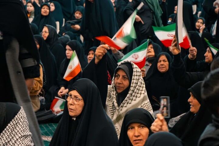 تصاویر | اجتماع باشکوه بانوان زنجانی در مصلای خاتم الانبیــاء ﷺ