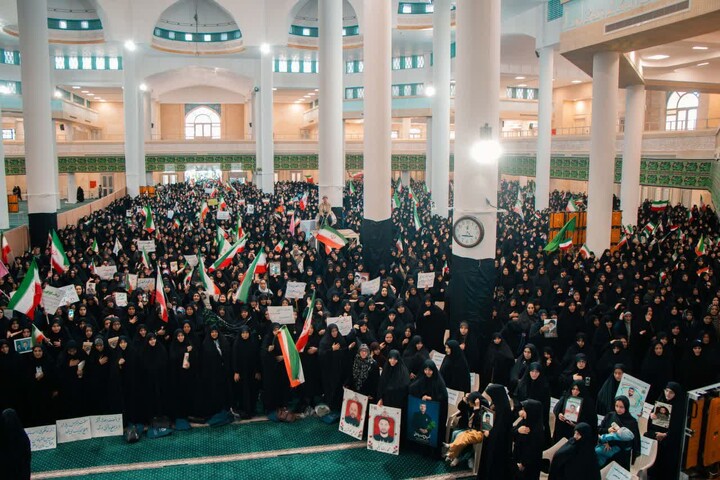 تصاویر | اجتماع باشکوه بانوان زنجانی در مصلای خاتم الانبیــاء ﷺ