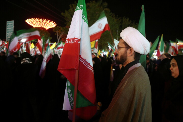 تصاویر/ تجمع مردم قم به مناسبت چهلمین روز شهادت قائد امت و شهدای جنگ رمضان