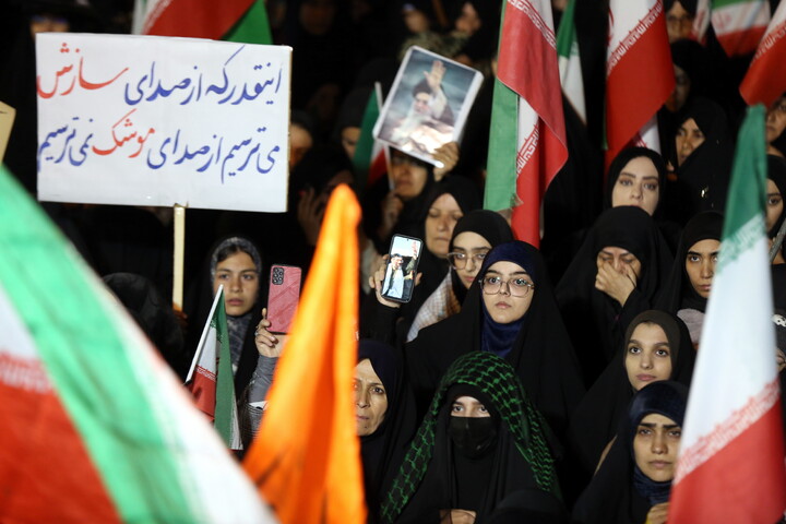 تصاویر/ تجمع مردم قم به مناسبت چهلمین روز شهادت قائد امت و شهدای جنگ رمضان