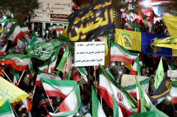 تصاویر/ تجمع مردم قم به مناسبت چهلمین روز شهادت قائد امت و شهدای جنگ رمضان