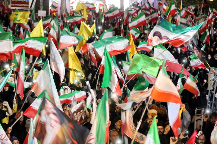 تصاویر/ تجمع مردم قم به مناسبت چهلمین روز شهادت قائد امت و شهدای جنگ رمضان