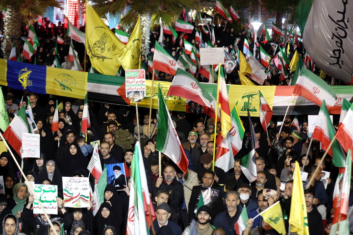 تصاویر/ تجمع مردم قم به مناسبت چهلمین روز شهادت قائد امت و شهدای جنگ رمضان
