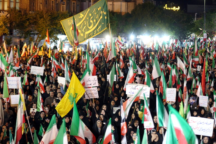 تصاویر/ تجمع مردم قم به مناسبت چهلمین روز شهادت قائد امت و شهدای جنگ رمضان