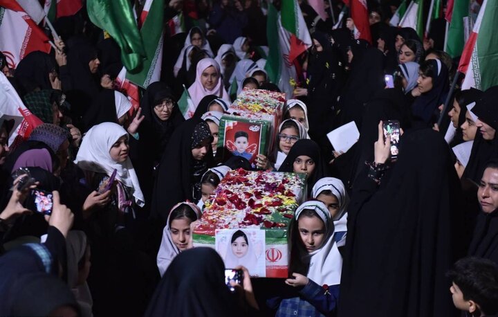 تصاویر/ گرامیداشت شهدای دانش‌آموز میناب در شادآباد تهران
