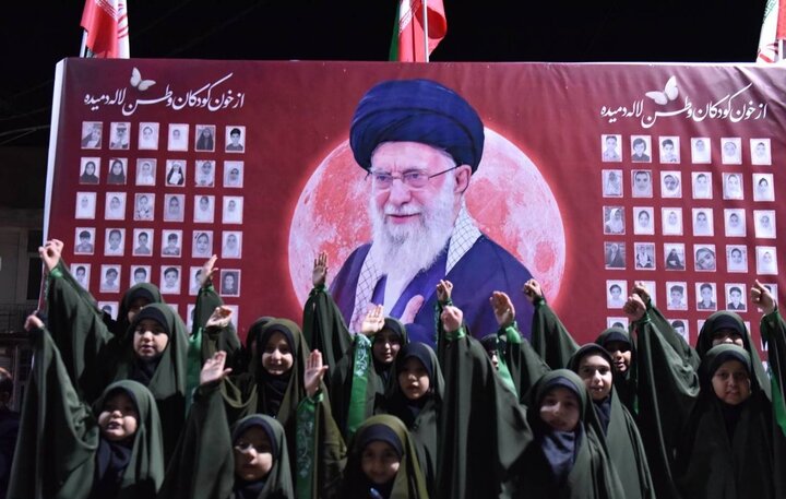 تصاویر/ گرامیداشت شهدای دانش‌آموز میناب در شادآباد تهران