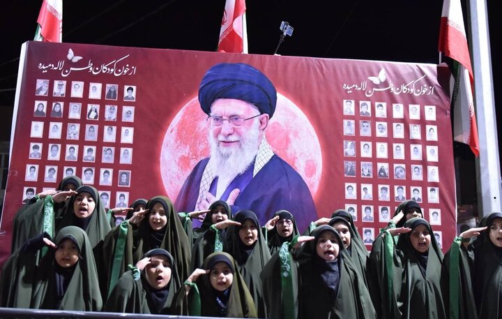 تصاویر/ گرامیداشت شهدای دانش‌آموز میناب در شادآباد تهران