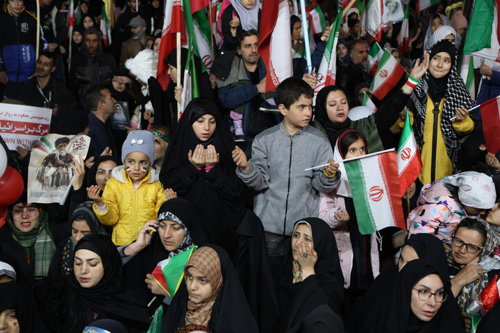تصاویر / آیین اربعین شهادت قائد امت و دانش‌آموزان میناب در همدان