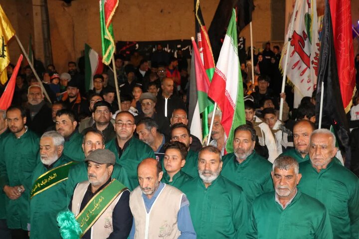 تصاویر/اجتماع شبانه مردم ولایی و انقلابی کارچان در دفاع از ایران و بیعت با رهبر انقلاب