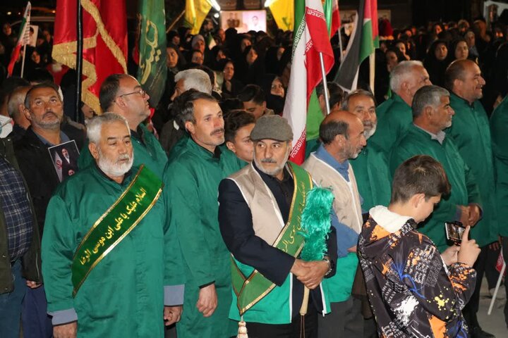 تصاویر/اجتماع شبانه مردم ولایی و انقلابی کارچان در دفاع از ایران و بیعت با رهبر انقلاب