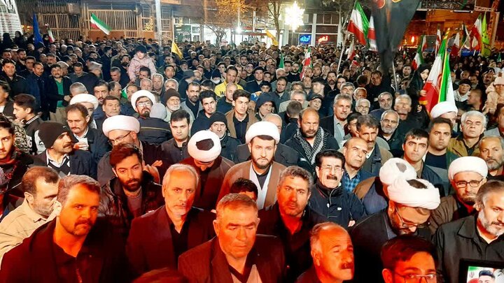 تصاویر/ تجمع حمایتی مردم شهرستان شاهین دژ در شب چهلم قائد اعظم شهید امام خامنه‌ای