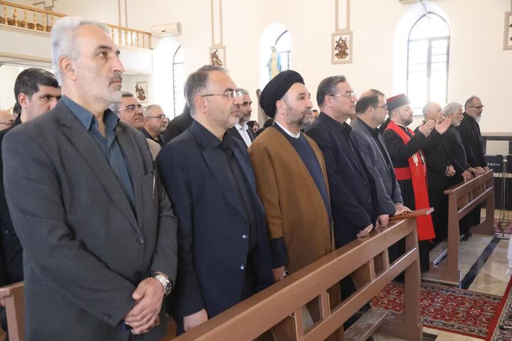 تصاویر/ برگزاری مراسم چهلمین روز شهادت رهبر معظم انقلاب در کلیسای کاتولیک آشوری و کلدانی ارومیه