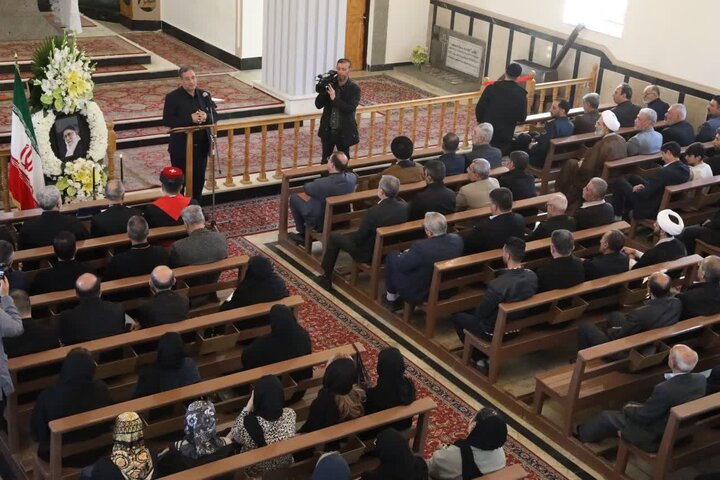 تصاویر/ برگزاری مراسم چهلمین روز شهادت رهبر معظم انقلاب در کلیسای کاتولیک آشوری و کلدانی ارومیه