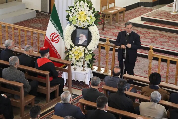 تصاویر/ برگزاری مراسم چهلمین روز شهادت رهبر معظم انقلاب در کلیسای کاتولیک آشوری و کلدانی ارومیه