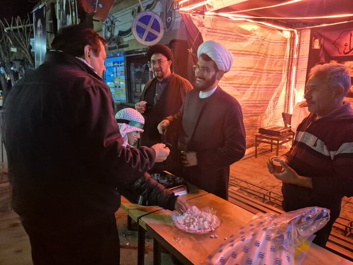 تصاویر/ برپایی موکب به همت طلاب نقده در تجمعات مردمی این شهر