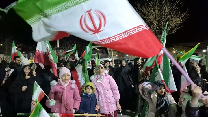 تصاویر /  تجمع مردمی رینه در ایستگاه نوزدهم فروردین