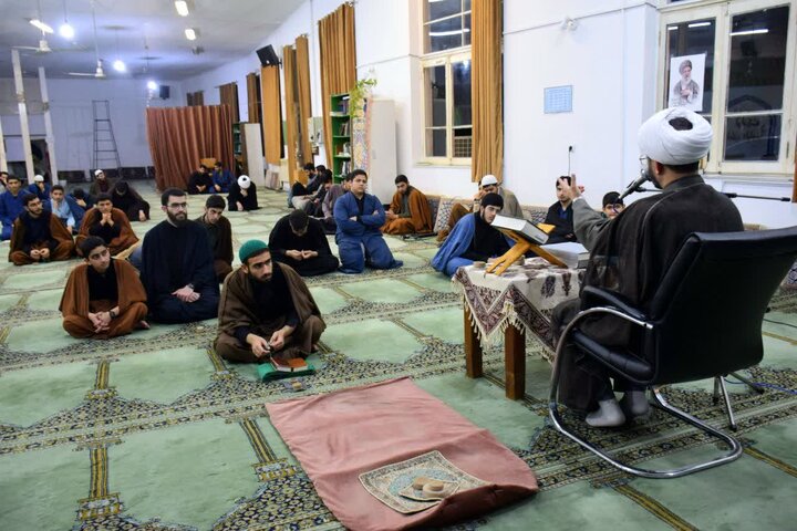 تصاویر / مراسم اربعین شهادت قائد امّت (قدّس سرّه) در مدرسه علمیه خاتم الانبیاء (ص) بابل