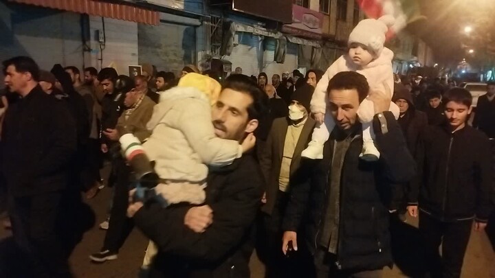 تصاویر/ تجمع مردم هیدج در شب اربعین قائد شهید امت