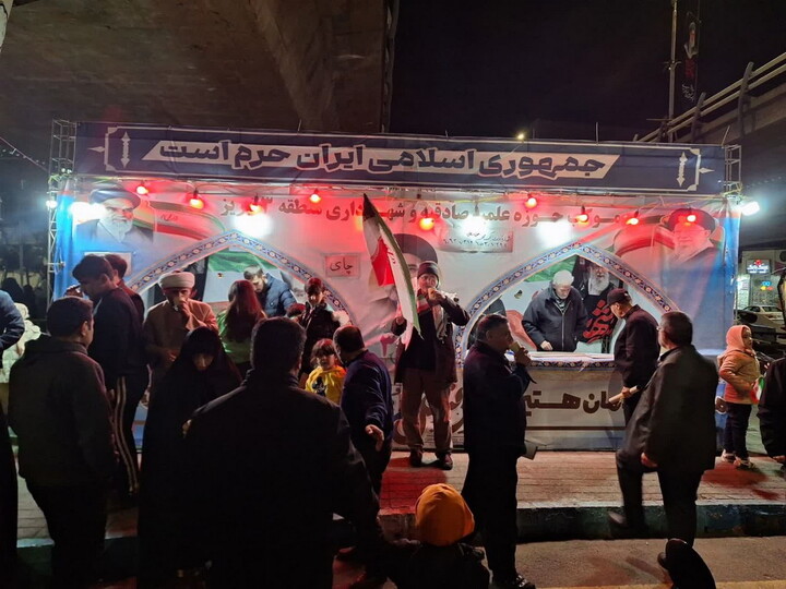 تصاویر / برپایی موکب مدرسه علمیه صادقیه تبریز در کنار حماسه آفرینی های مردم