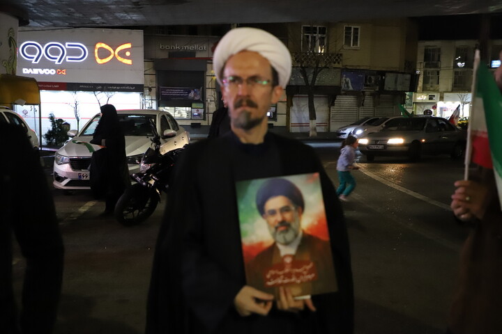 تصاویر / برپایی موکب مدرسه علمیه صادقیه تبریز در کنار حماسه آفرینی های مردم