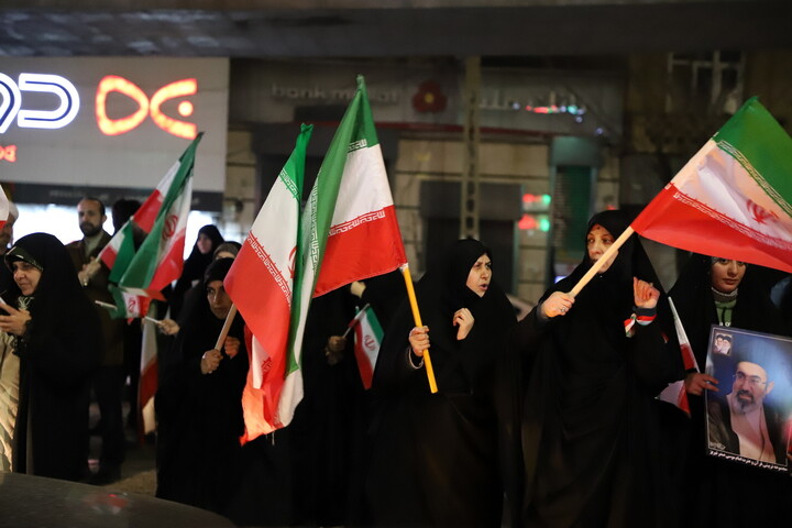 تصاویر / برپایی موکب مدرسه علمیه صادقیه تبریز در کنار حماسه آفرینی های مردم