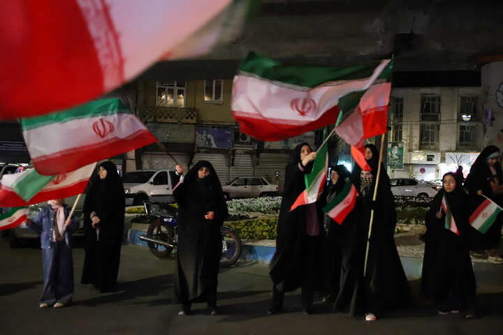 تصاویر / برپایی موکب مدرسه علمیه صادقیه تبریز در کنار حماسه آفرینی های مردم