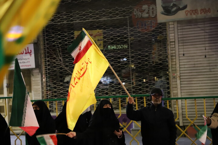 تصاویر / برپایی موکب مدرسه علمیه صادقیه تبریز در کنار حماسه آفرینی های مردم