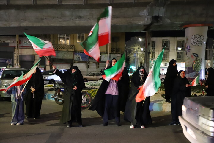 تصاویر / برپایی موکب مدرسه علمیه صادقیه تبریز در کنار حماسه آفرینی های مردم